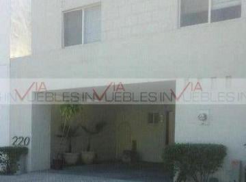 Casa · 250m² · 4 Recámaras · 2 Estacionamientos · Casa en Venta en Ventanas de La Huasteca