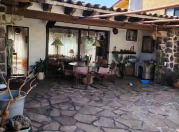 Casa de 5 habitaciones, Cuernavaca · Propiedad en Cuernavaca con Excelente Ubicacion en Colonia Vista Hermosa!