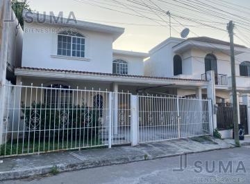 Casa · 247m² · 3 Recámaras · 2 Estacionamientos · Casa en Venta en Col. El Charro, Tampico Tamaulipas.