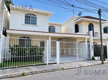 Casa · 247m² · 3 Recámaras · 2 Estacionamientos · Casa en Venta en Col. El Charro, Tampico Tamaulipas.