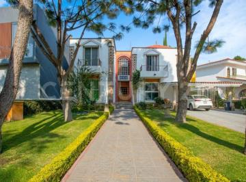 Casa · 356m² · 5 Recámaras · 4 Estacionamientos · Casa en Venta en Valle Real