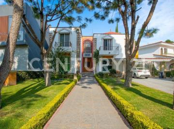 Casa · 356m² · 5 Recámaras · 4 Estacionamientos · Casa en Venta en Valle Real