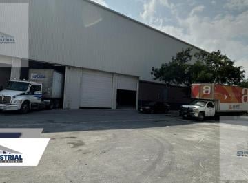 Bodega comercial · 1471m² · 5 Estacionamientos · Bodega en Renta Santa Catarina