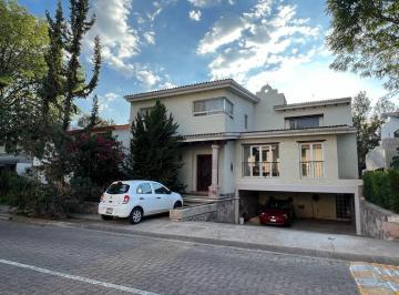 Casa · 395m² · 6 Recámaras · 4 Estacionamientos · Casa en Residencial Pulgas Panda
