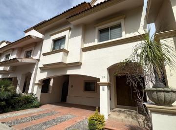 Casa en condominio de 5 habitaciones, Tlajomulco de Zúñiga · Villa California Casa con Lindos Acabados