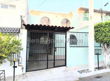 Casa en Venta de 3 habitaciones Los Olvera · Casa en Venta Corregidora, 3 Recámaras (1 en Pb), Cochera Techada