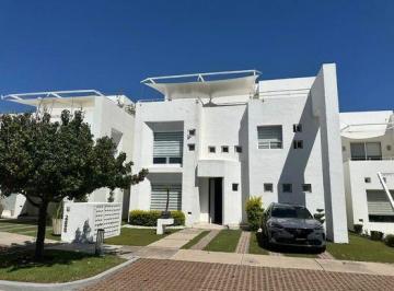 Casa de 4 habitaciones, Irapuato · Casa en Venta y Renta, Provincia Cibeles, Irapuato, Gto.