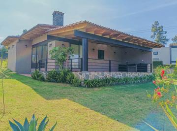Quinta · 180m² · 2 Recámaras · 3 Estacionamientos · Casa de Campo Cerca de Avandaro, Valle de Bravo