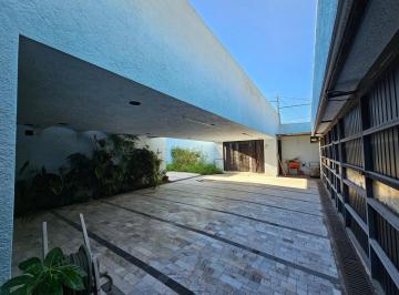 Cochera · Amplia Casa Para Remodelar o Construir Edificio Pequeño Se Vende Como Terreno