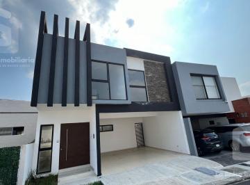Casa · 266m² · 3 Recámaras · 2 Estacionamientos · Casa en Venta en Lomas de La Rioja