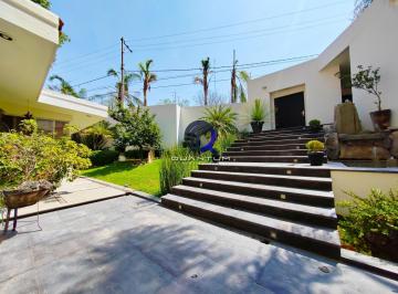 Casa · 700m² · 3 Recámaras · 3 Estacionamientos · Casa en Venta La Herradura