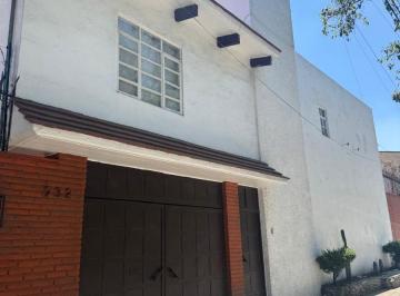 Casa de 3 habitaciones, Tlalpan · Club de Golf Casa con Generosos Espacios