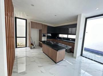 Casa · 293m² · 4 Recámaras · 2 Estacionamientos · Casa en Residencial Rio By Cumbres