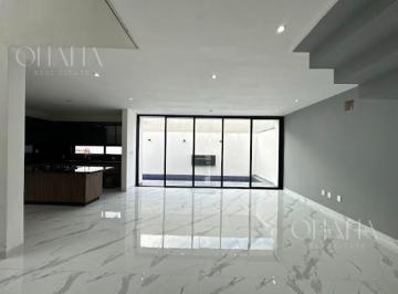Casa · 293m² · 4 Recámaras · 2 Estacionamientos · Casa en Residencial Rio By Cumbres