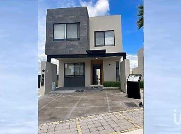 Casa · 150m² · 3 Recámaras · 2 Estacionamientos · Casa en Venta Cascatta, Barbera, Lomas de Angelópolis.
