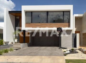 Casa · 320m² · 3 Recámaras · 4 Estacionamientos · Casa en Venta en Residencial Parque Natura. - (4)
