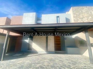 Casa de 3 habitaciones, Querétaro · Altozano - Casa con Cuarto de Servicio, Sala de Tv, 3 Recamaras. Venta