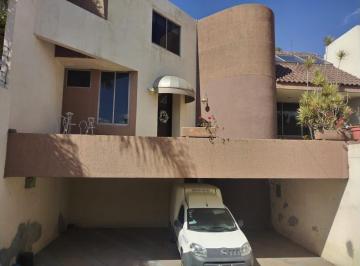 Casa de 3 habitaciones, Irapuato · Vendo Amplia Casa a Campo de Golf Villas de Irapuato