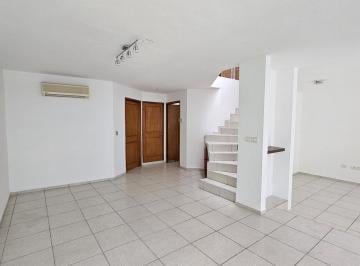 Casa · 304m² · 4 Recámaras · 3 Estacionamientos · Casa en Venta con Recamara en Planta Baja Real del Sur
