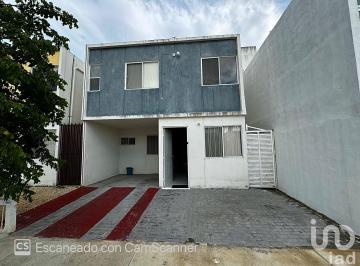 Casa · 83m² · 3 Recámaras · 1 Estacionamiento · Casa en Renta de 3 Recamaras en Gran Calzada a 7 Min del Aeropuerto de Merida.