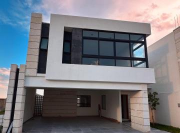 Casa · 300m² · 3 Recámaras · Casa - Saltillo