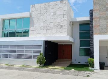 Casa · 290m² · 3 Recámaras · 2 Estacionamientos · Casa en Venta en Las Palmas Medellin Veracruz