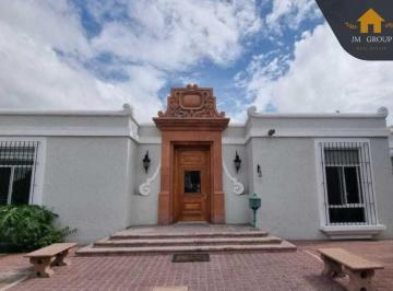 Casa de 5 habitaciones, Querétaro · Casa Jacarandá