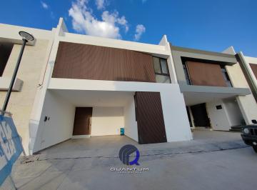Casa en condominio · 390m² · 4 Recámaras · 2 Estacionamientos · Residencia en Zona Norte Aguascalientes