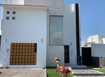 Villa de 3 habitaciones, Emiliano Zapata · Villa en Venta en Exclusivo Club de Golf “paraíso Country Club “