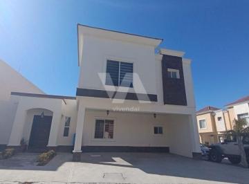 Casa de 3 habitaciones, Ramos Arizpe · Equipadísima Casa en Lomas del Valle con Terreno Excedente