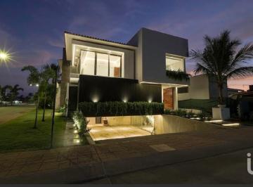 Casa · 750m² · 5 Recámaras · 6 Estacionamientos · Residencia Bahia de Banderas