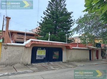Casa · 950m² · 4 Recámaras · 6 Estacionamientos · Casa Residencial en Col. Petrolera