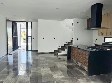 Casa · 198m² · 3 Recámaras · 2 Estacionamientos · Casa en Venta en Sol Campestre