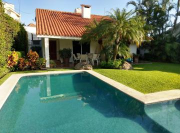 Casa de 4 habitaciones, Cuernavaca · Cuernavaca en Palmira Amplia Casa con Vigilancia Alberca y Jardin