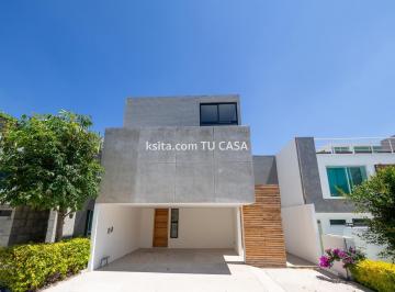 Fachada · Casa en Venta en Parque Nuevo León, Lomas de Angelópolis, Puebla