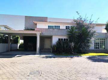 Casa en condominio · 345m² · 3 Estacionamientos · Gran Roble en Metepec