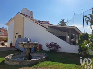 Casa · 200m² · 2 Recámaras · 1 Estacionamiento · Casa de Dos Niveles en Renta. Fraccionamiento El Cid, Mazatlán, Sinaloa