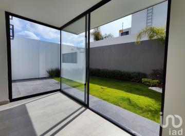 Casa · 265m² · 3 Recámaras · 2 Estacionamientos · Casa Moderna con Vista a Área Verde en Fraccionamiento Exclusivo - Mayorazgo Puebla