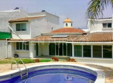 Casa · 502m² · 4 Recámaras · 2 Estacionamientos · Residencia en Venta en Fraccionamiento en Vista Hermosa, Cuernavaca