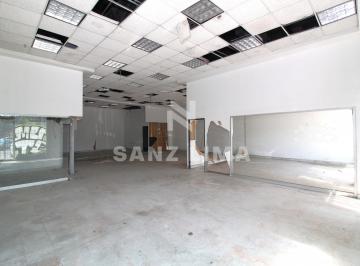 Local comercial , Celaya · Boulevard López Mateos Pte.: Amplios Locales con Estacionamiento