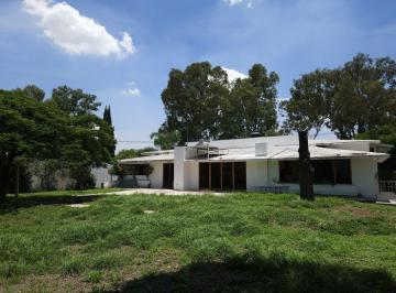 Casa · 720m² · 4 Recámaras · 8 Estacionamientos · Casa en Jurica en Venta o Renta
