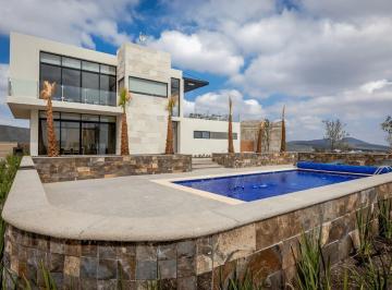 Casa en condominio · 150m² · 3 Recámaras · 2 Estacionamientos · Casa con Sótano y Habitación en Planta Baja Zibata