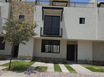 Casa en condominio · 210m² · 3 Recámaras · 2 Estacionamientos · Casa Refugio Nueva