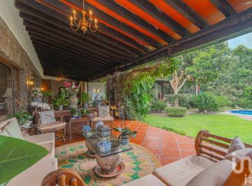 Casa · 623m² · 4 Recámaras · 3 Estacionamientos · Casa en Venta Reforma Cuernavaca en un Nivel en Privada y Gran Seguridad