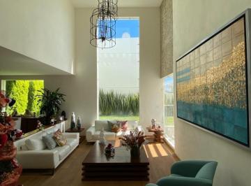 Casa · 622m² · 5 Recámaras · 3 Estacionamientos · Super Jardin 5 Recs + Man Cave