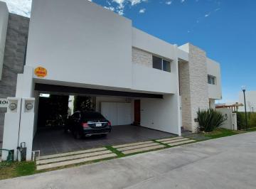 Casa · 622m² · 5 Recámaras · 3 Estacionamientos · Super Jardin 5 Recs + Man Cave