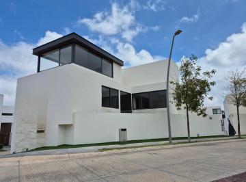 Casa · 330m² · 4 Recámaras · 2 Estacionamientos · Casa en Lomas del Pedregal