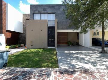 Casa de 4 habitaciones, León · Casa en Venta en Campiña de 4 Recamaras