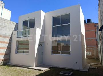 Casa · 102m² · 3 Recámaras · 3 Estacionamientos · Venta de Casa Nueva en Puebla, recamara en Planta Baja Jardin 180 m de Terreno