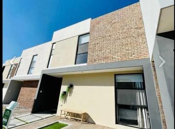 Casa de 3 habitaciones, El Marqués · Casa en Venta en Zibata con Sótano y Recamara en Planta Baja